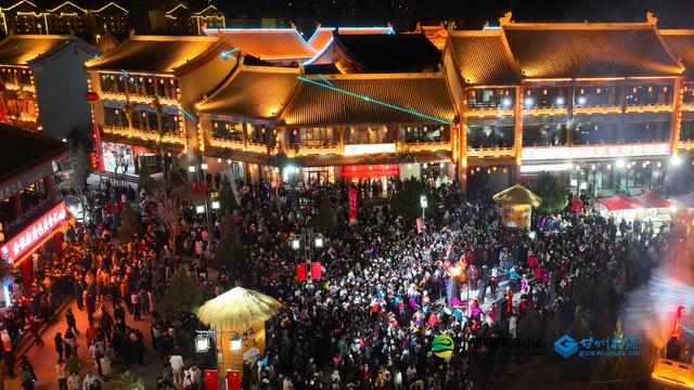 “星耀甘州 梦回府城”灯光秀启幕 府城焕彩引客来