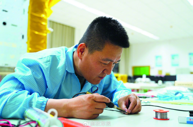 解放军报：大漠深处的“东风答卷”