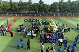 2000多名小学师生围观，直升机空降湖州一小学，这趟科普课太酷了图片