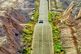走，沿着公路与山海相逢图片