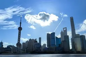 上海市政府常务会议部署，打造黄浦江世界级滨水区，推进功能融合和品质提升图片