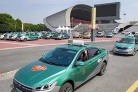 多地放宽出租车司机从业年龄限制图片