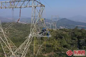 国网莆田供电公司首次顺利完成铁塔横担变形抢修工作图片