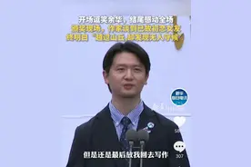 终于明白这句歌词，颁奖现场讲起病逝女友写给他的信，作家刘楚昕泪崩图片