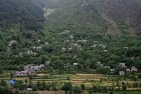 印度称在边境多处地点发现无人机图片