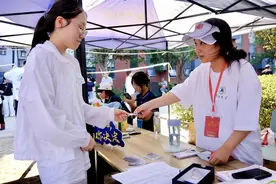 开盲盒、文旅体验卡，湖大花样开学礼迎新生图片