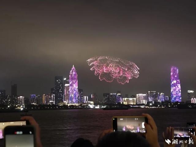 此刻，武汉人的朋友圈爆了 ！