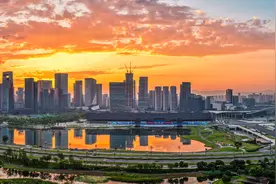 成都世运会开幕式揭秘：自然与城市深度融入，城市天际线和晚霞成为天然舞美图片