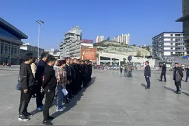 南明区遵义路街道：“擦亮”城市窗口 做好春运“护航”图片