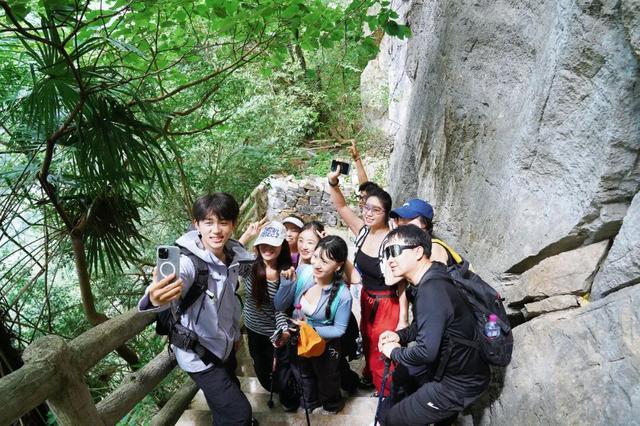 安逸四川 乐游绵阳 ‖ 速抢！999顶帐篷免费送！游九寨沟住九皇山，露营萨朗拿奖牌，一站式爽玩