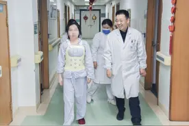 驮着“小山”的常德脊柱侧弯女孩，长高7厘米图片