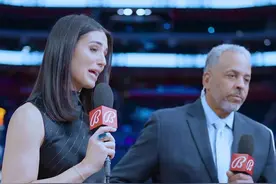 😍黄蜂美女主持亮相NBATV 惊艳一众球迷：这不比比赛好看？图片