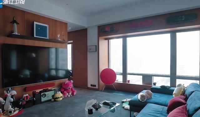 44岁阿娇在北京独居，住200平大房子，花700多点外卖，仍想要孩子