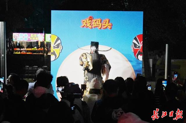 开启穿越之旅，百年街区变身沉浸式文旅秀场