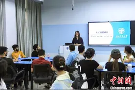 四川一高校开设人工智能通识课 提升学生AI应用和跨界能力图片