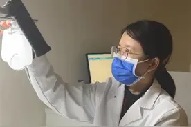 孩子看不清，家长先别慌着配眼镜，有可能是眼睛的调节功能出了问题图片