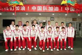 国乒深夜出征前往巴黎 刘国梁的身份是乒联执行副主席图片