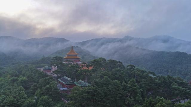 河北承德：雨后晨景美如画