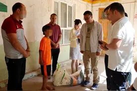 宁波专家：用医术和爱心为英吉沙县“巨足症”男孩改写命运图片