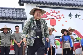 一场别具一格的农民T台秀！韶关南雄农民们走上乡村大舞台图片