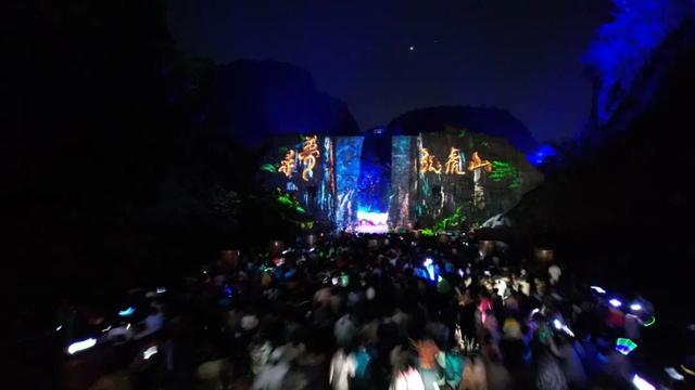 登高望远在龙虎，重阳遇见好秋光！