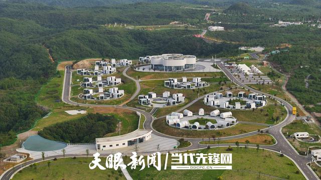 百里杜鹃：清凉避暑热 房车露营火