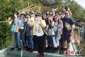 韩国旅游团体验三亚热带雨林游图片