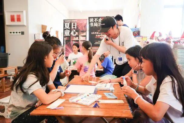 沉浸式感受书店运营的魅力！松茸成长营推出“一日小小主理人”体验计划