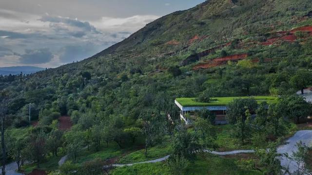 Wallpaper独家｜伙山村里一处让人“迷路”的酒店