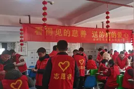 爱心汇聚  温暖敬老院图片