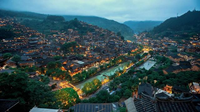 “码”上游贵州丨318元解锁2日游！夜赏西江苗寨千户灯火，日探荔波七孔仙境