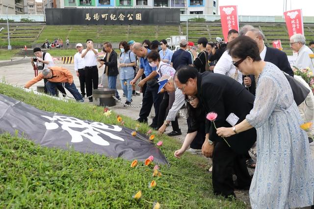 史上首次，郑丽文出席“白色恐怖受难者”秋祭，“打破僵局的关键一步”