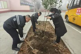 共植一抹绿，共建美丽家园！平度温馨校车开展植树节主题流动讲堂图片