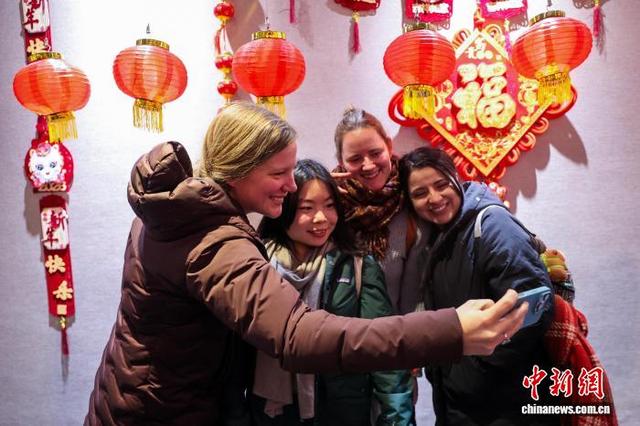 青海举办“大美青海·侨贺新春”2026丙午新年文艺演出系列活动