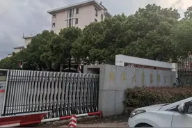 湘潭大学学生疑遭投毒身亡，警方凌晨通报：室友已被刑拘图片