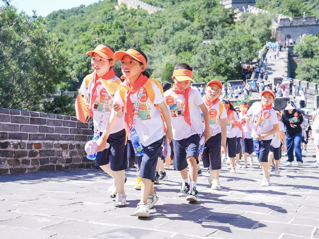跨越2000公里点亮乡村学生科技梦想  快手“启智未来学堂”科技AI夏令营启动