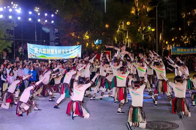 藏在大山深处的这座小城，今夜嗨到爆！