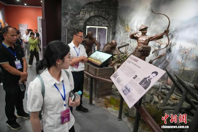 广西凭祥：中越友谊历史展示中心、友谊关历史陈列馆揭牌