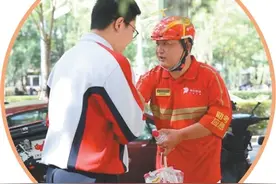 人民日报调研10城百名骑手：从“城市过客”变为“共建力量”图片