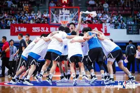 广东实验中学摘得Jr.NBA校园联赛广东高中男子组冠军图片
