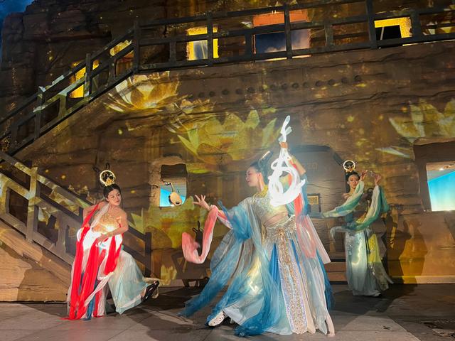 限时10天，“敦煌光影石窟”搬进市中心！静安国际光影展重磅上新