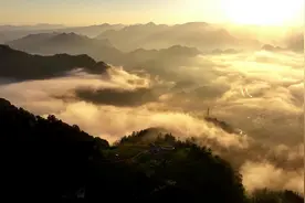 日出云海！秋日乌蒙山美如画图片