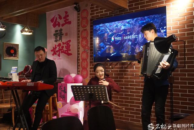 推门见新疆 栖心忘归途