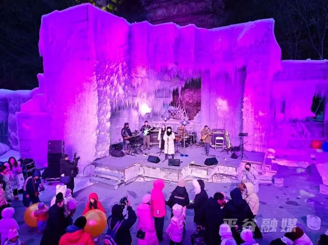 出片率100%！北京震撼冰瀑奇观上线，游客慕“冰”而来