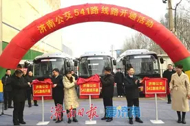 济南新年首条“小巷公交”运行，目前已开通25条线路图片