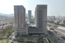 产后4天突发急性阑尾炎，医院多学科联合成功救治图片