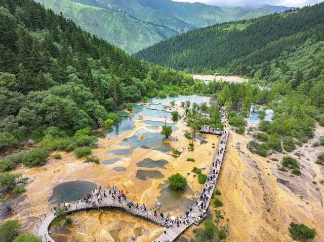 锦绣天府·安逸四川｜黄龙景区暑期旅游持续升温
