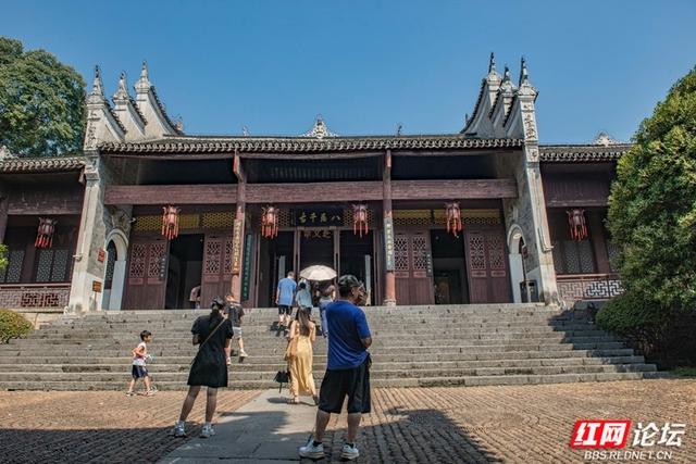 愚溪北望柳子庙：石刻、诗韵与唐宋名家的永州风华