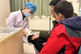 用它1小时，武汉男孩被烫掉一块皮！最近特别注意图片