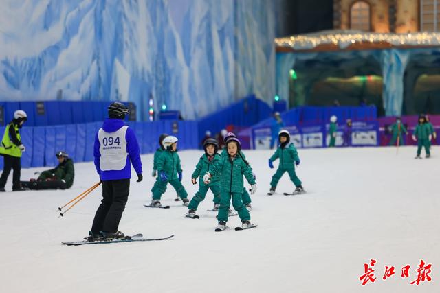 “知音湖北·超级文旅日”掀起冬日热浪，市中心推门见雪引领微度假新风尚